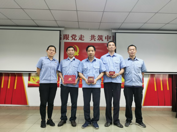 風(fēng)雨同舟三十載，一路相伴鑄輝煌